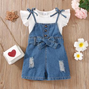 2pcs Baby Girl Rib Knit Flutter-sleeve Top and Belted Ripped Denim Overalls Shorts Set