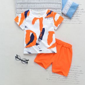 2pcs Toddler Boy Playful Letter Painting Print Colorblock Tee & Shorts Set