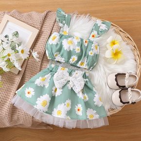 2pcs Baby Girl Allover Daisy Floral Print Green Flutter-sleeve Crop Top and Lace Bowknot Skirt Set
