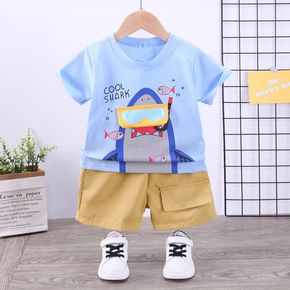 2pcs Toddler Boy Playful Letter Shark Print Tee and Faux Pocket Design Shorts Set