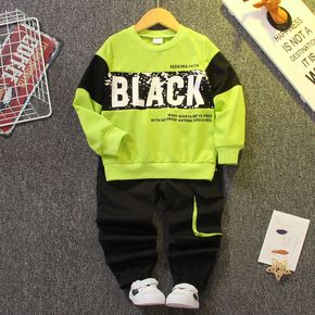 2pcs Toddler Boy Trendy Letter Print Sweatshirt and Pocket Design Pants Set