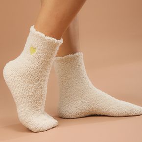 1 Paar Winter warme Frauen Korallenfleece mittlere Socken verdicken thermische Kältebeständigkeit Liebesdruck weiche Damen Bodenschlafsocken