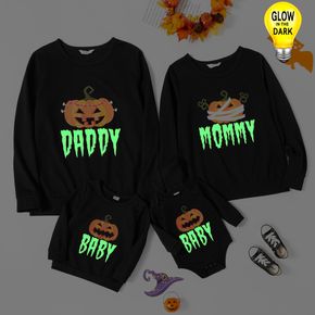 Halloween fluoreszierende Buchstaben- und Kürbisdruckfamilie, passende langärmelige Sweatshirts