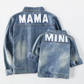 Jaqueta jeans desbotada de manga comprida com botão de lapela azul claro para mim e mamãe