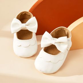 Sapatos prewalker bebê / criança pequena com decoração de laço branco com fecho de velcro