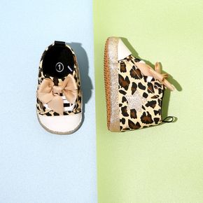 Sapatos prewalker com estampa de lantejoulas com estampa de leopardo para bebês / crianças pequenas