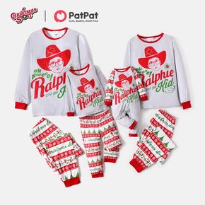 uma família de história de natal combinando com conjuntos de pijama de calça e top gráfico de natal
