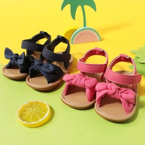 Sapatos prewalker de sandálias jeans de bico aberto para bebês / crianças pequenas com decoração de laço aberto
