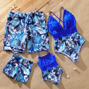 blauer einteiliger Badeanzug mit Palmblatt-Print, passend zur Familie