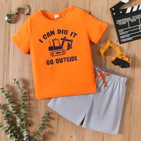 2-teiliges Set aus orangefarbenem Kurzarm-T-Shirt mit Buchstaben und Fahrzeugdruck und elastischen grauen Shorts