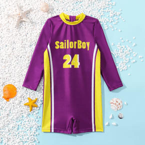 Einteiliger Badeanzug mit verspieltem Buchstabendruck in Farbblock-Optik für Kleinkinder und Jungen