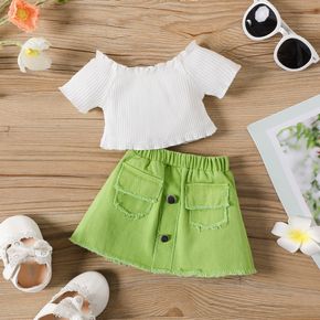 2pcs Baby Girl Solid Rib Knit Off Shoulder Short-sleeve Crop Top and Frayed Raw Trim Denim Skirt Set