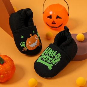 Sapatos prewalker pretos com padrão de letra de abóbora de halloween para bebê/criança