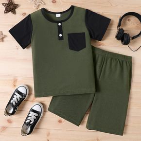 2pcs Kid Boy Button Pocket Design Splice Waffle Short-sleeve Tee and Elasticized Army Green Shorts Set