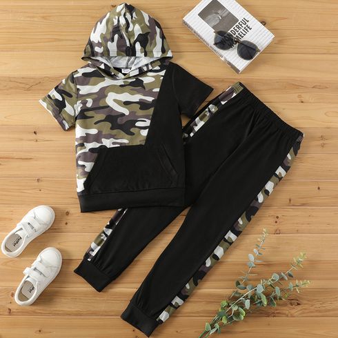 2pcs Kid Boy Camouflage Print Colorblock Pocket Design Hooded Short-sleeve Tee and Elasticized Pants Set