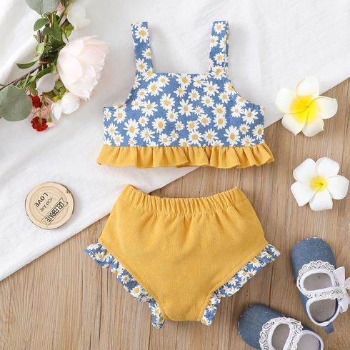 2pcs Baby Girl Allover Daisy Floral Print Denim Spliced Corduroy Ruffle Trim Tan Crop Top and Shorts Set