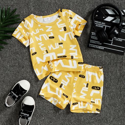 2pcs Baby Boy/Girl All Over Letter Print Yellow Short-sleeve T-shirt and Shorts Set
