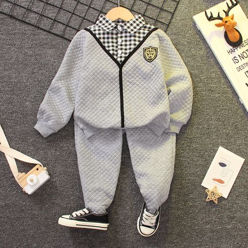 2pcs Kid Boy Faux-two Plaid Splice Patch Embroidered Sweatshirt and Textured Pants Set