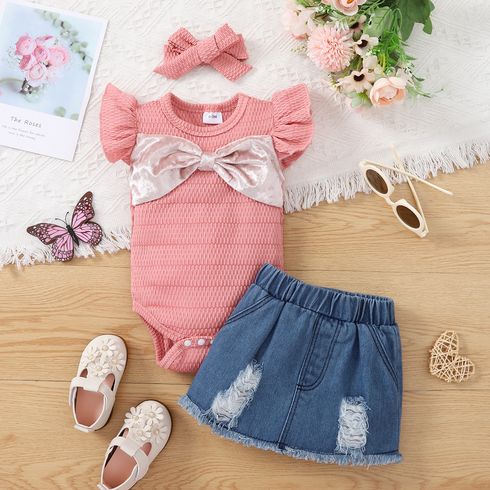 2pcs Baby Girl Bow Front Textured Flutter-sleeve Romper and Frayed Raw Trim Ripped Denim Skirt Set