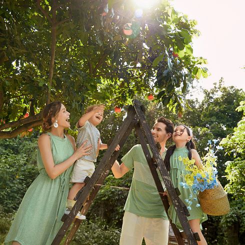 Family Matching Green Halter Neck Sleeveless Drawstring Dresses and Striped Splicing Short-sleeve T-shirts Sets Green big image 10