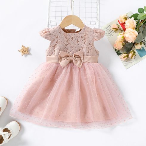 فستان وردي صغير للفتيات الصغيرات من الدانتيل الزهري والجاكار الشبكي بأكمام طويلة