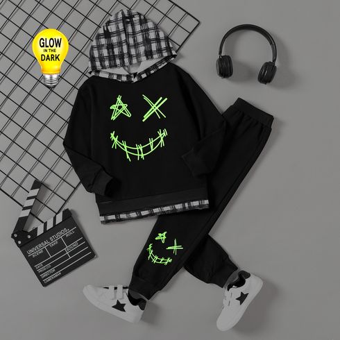 2pcs Kid Boy Face Graphic Print Reflctive Plaid Splice Hoodie Sweatshirt and Pants Set