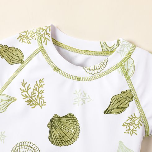 2pcs Baby Boy Allover Scallop Print Short-sleeve Two-piece Swimsuit Set Green/White big image 3