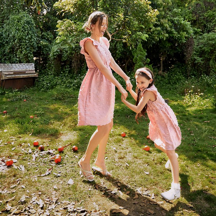 Family Matching Pink Lace Splicing Swiss Dot Ruffle-sleeve Dresses and Colorblock Short-sleeve T-shirts Sets Pink