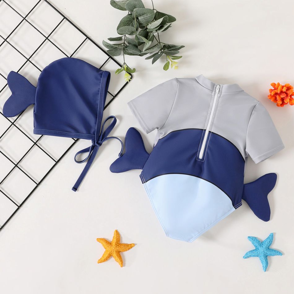 قطعتان من ملابس السباحة المكونة من قطعة واحدة بأكمام قصيرة بطبعة سمك القرش الكرتوني للأولاد الصغار مع مجموعة قبعة رمادي مزرق big image 2