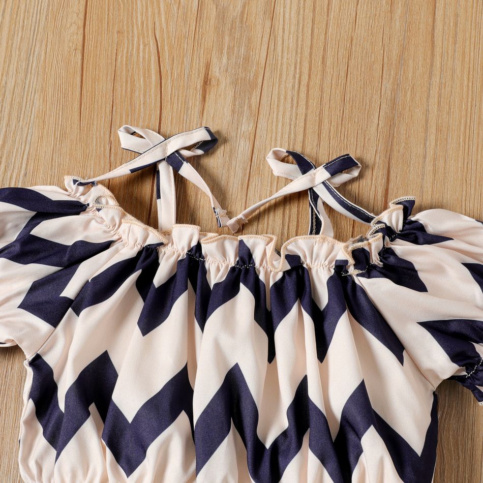 2pcs Baby Girl 100% Cotton Belted Shorts and Chevron Print Puff-sleeve Cami Top Set Pink big image 4