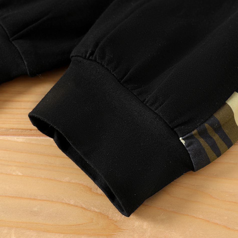 2pcs Kid Boy Letter Number Print Long-sleeve Black Tee and Camouflage Print Colorblock Pants Set Black