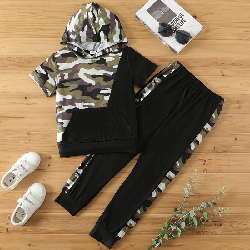 2pcs Kid Boy Camouflage Print Colorblock Pocket Design Hooded Short-sleeve Tee and Elasticized Pants Set Black