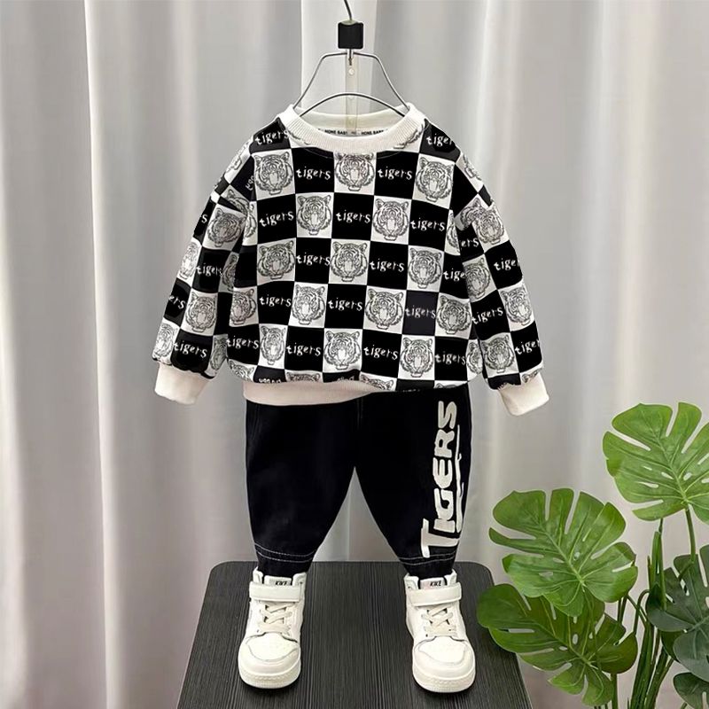 2pcs Kid Boy Tiger Allover Print Sweatshirt and Letter Print Pants Set Black/White big image 1