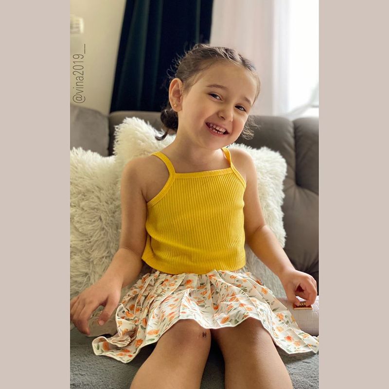 3pcs Toddler Girl Sweet Ribbed Crop Camisole and Floral Print Pleated Skirt & Belt Set Yellow big image 9