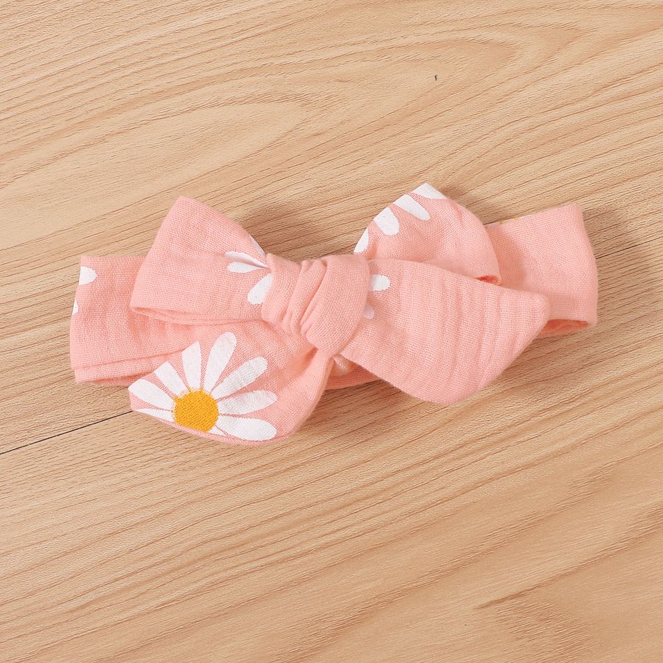 3pcs Baby Girl Solid Ribbed Short-sleeve Ruffle Romper and 100% Crepe Daisy Floral Print Bowknot Shorts with Headband Set Pink big image 9