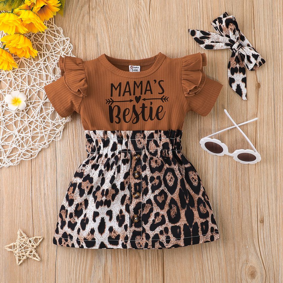 2pcs Baby Girl Brown Ribbed Layered Ruffle Short-sleeve Letter Print Splicing Leopard Dress with Headband Set Brown