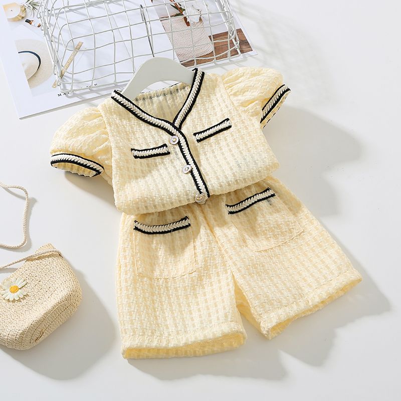 2pcs Toddler Girl Tweed Textured Button Design Short-sleeve Blouse and Elasticized Pocket Design Shorts Set Apricot