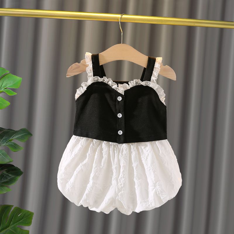 2pcs Baby Girl Button Front Lace Cami Top and Textured Bloomers Shorts Set Black
