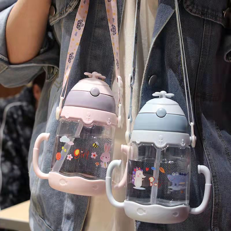450ML Straw Water Cup Water Bottle with Scale Cartoon Portable Straw Water Bottle Sippy Cup with Lanyard (Random Graphic) Light Green big image 2