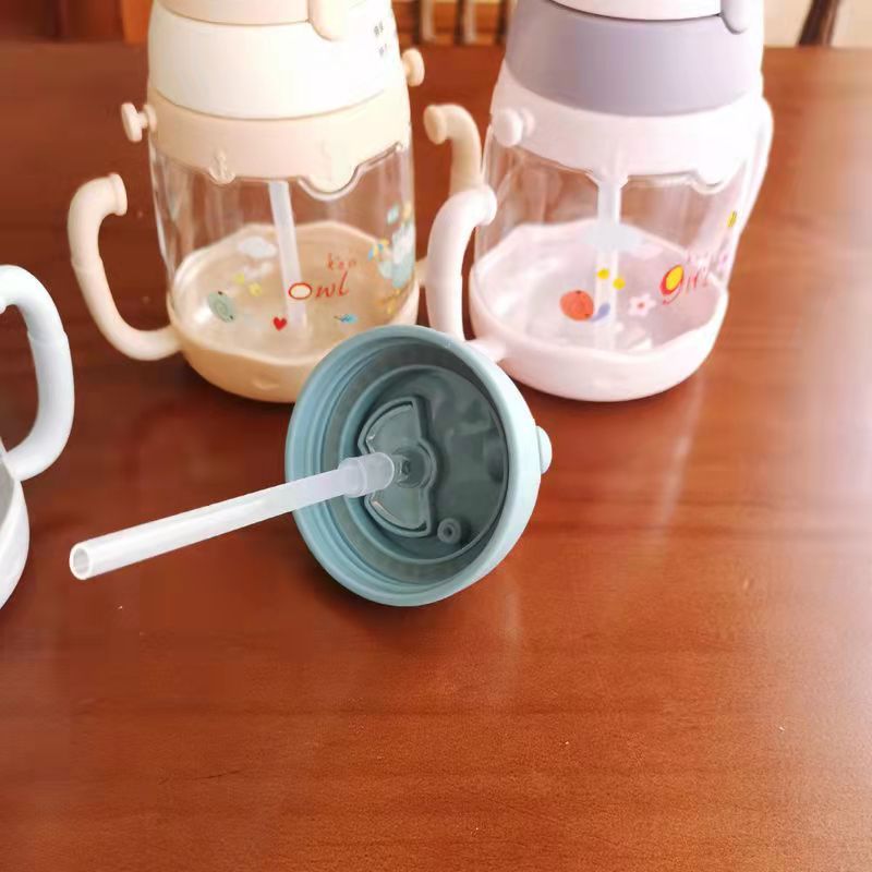 450ML Straw Water Cup Water Bottle with Scale Cartoon Portable Straw Water Bottle Sippy Cup with Lanyard (Random Graphic) Light Green big image 3