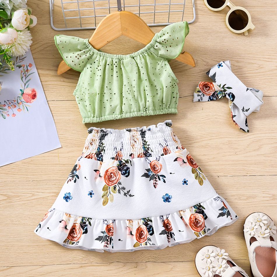 3pcs Baby Girl Flutter-sleeve Eyelet Crop Top and Allover Floral Print Shirred Ruffle Skirt with Headband Set Green big image 2