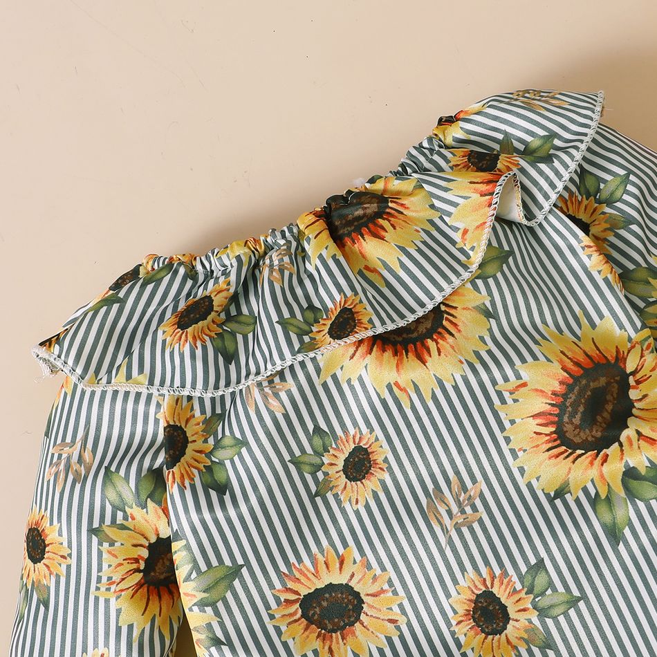 2pcs Baby Girl 95% Cotton Ripped Pants and Allover Sunflower Print Pinstriped Ruffle Trim Flare-sleeve Romper Set Yellow big image 4