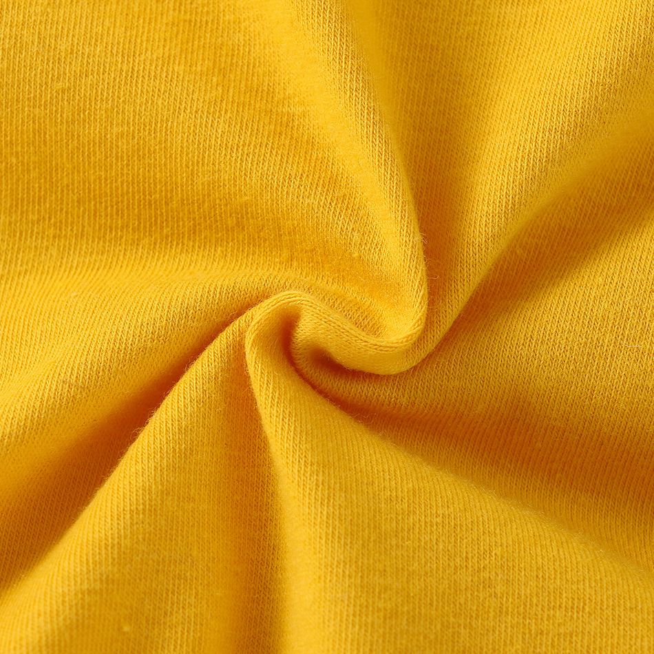 2pcs Baby Girl 95% Cotton Flutter-sleeve Letter Print Romper and Bowknot Geometric Print Shorts Set Ginger big image 10