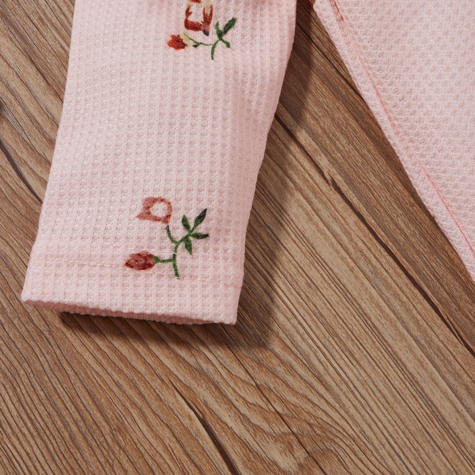 2pcs Baby Girl 95% Cotton Long-sleeve Floral Print Ruffle Button Up Waffle Jumpsuit with Headband Set Pink big image 5