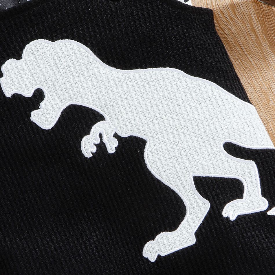 طقم من قطعتين من قميص بأكمام قصيرة وطبعة ديناصور للأطفال الصغار مع شورت وزرة أسود big image 4