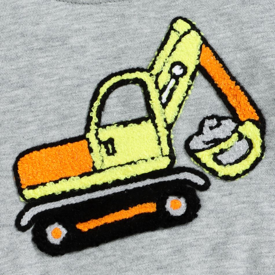 2pcs Baby Boy/Girl Construction Vehicle Embroidered Colorblock Long-sleeve Sweatshirt and Sweatpants Set Lightgrey big image 3