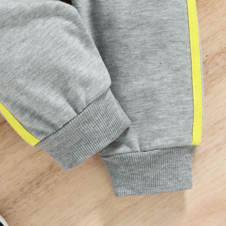 2pcs Baby Boy/Girl Construction Vehicle Embroidered Colorblock Long-sleeve Sweatshirt and Sweatpants Set Lightgrey big image 4