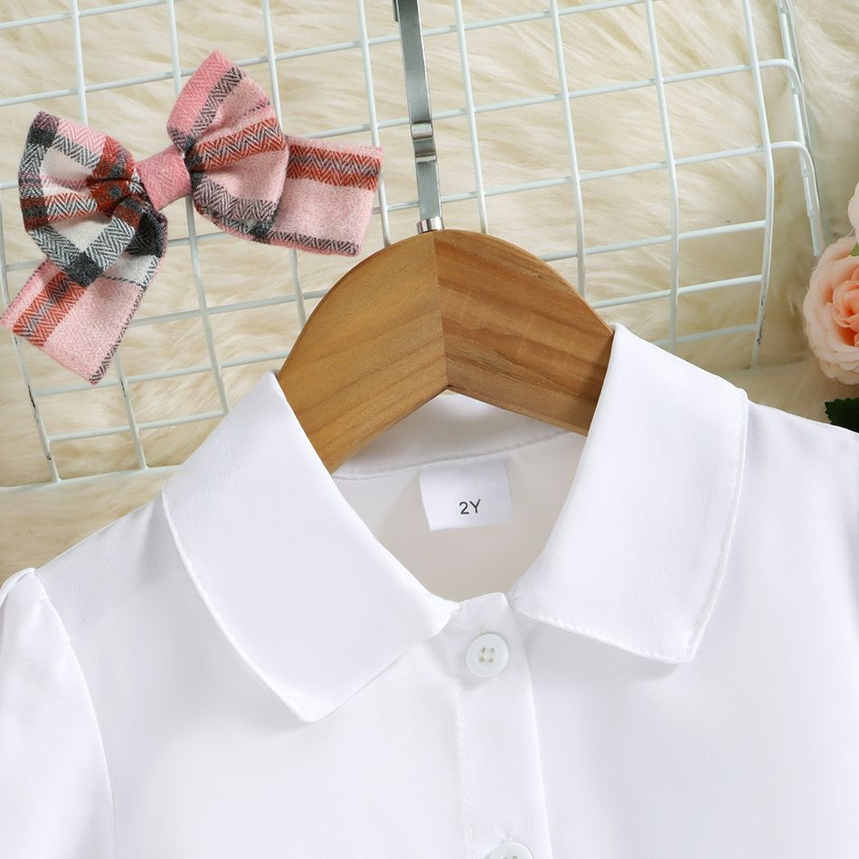 قطعتان من ملابس الفتيات الصغيرات بتصميم preppy على شكل بونوت قميص أبيض ومجموعة تنورة منقوشة زهري big image 4