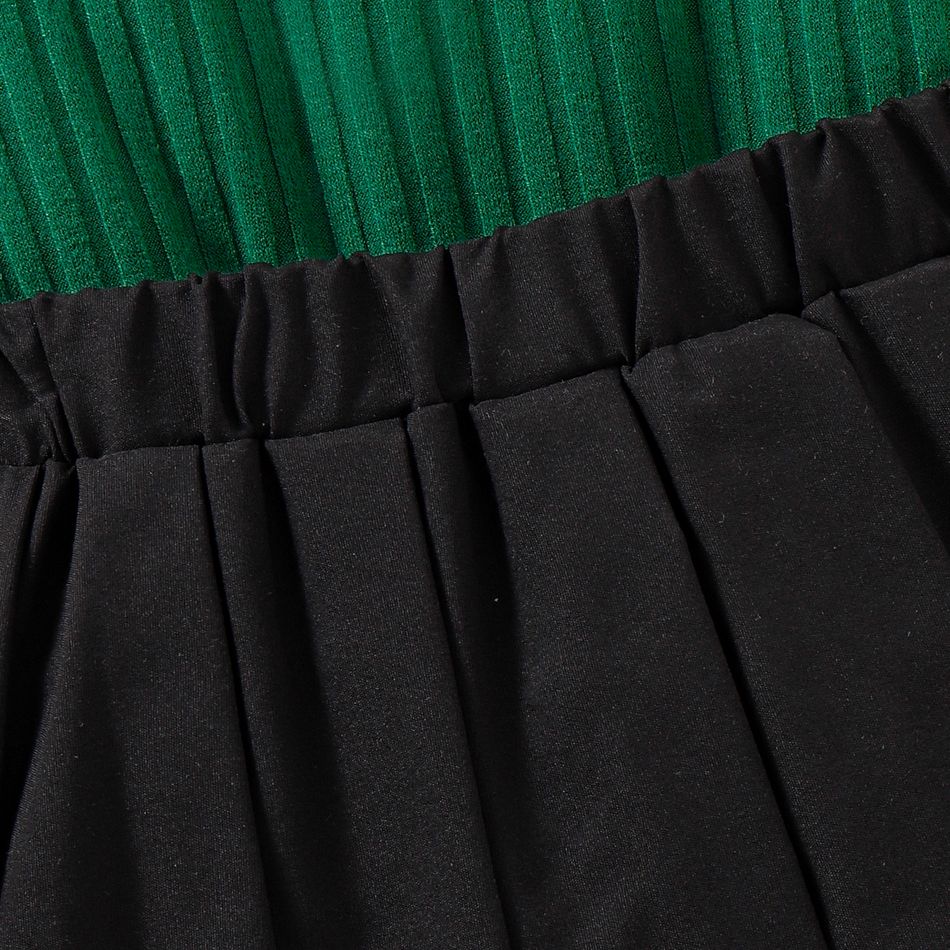 2pcs Toddler Girl Trendy Mock Neck Cold Shoulder Tee and Pleated Skirt Set Green big image 7