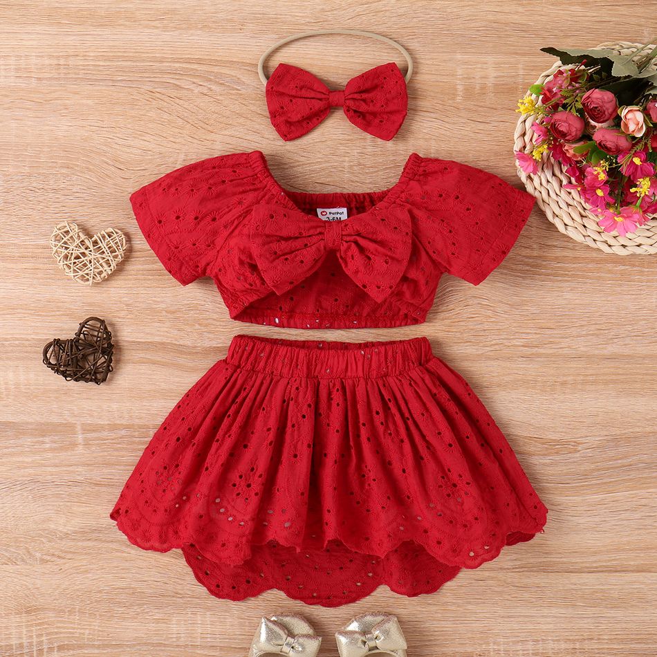 3pcs Baby Girl Solid Eyelet Embroidered Bow Front Short-sleeve Crop Top and High Low Hem Skirt & Headband Set Red big image 2